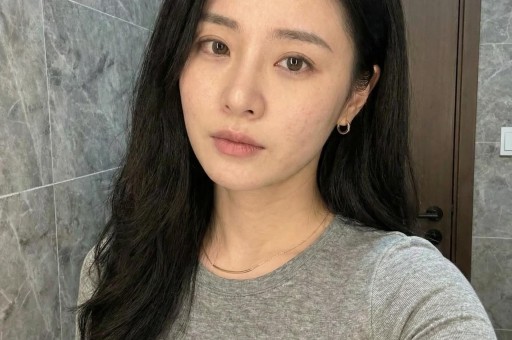 曝4瓜！湖南台女主持爱买高仿、体重反弹、怀四胎沈腾令人意外
