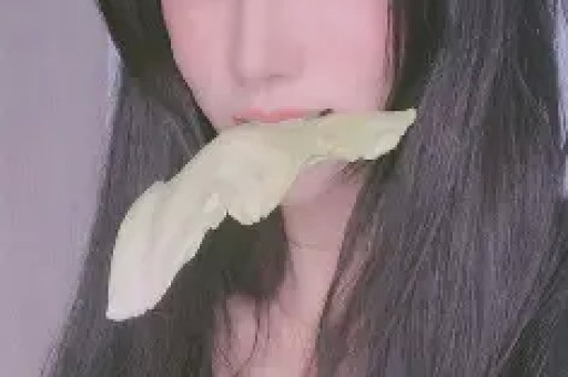 娱乐圈四大劲爆新闻：关晓彤海边热吻、黄晓明独处3小时、黄子韬海外生子赵丽颖错失大奖引热议