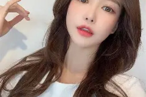 赵露思连续四天开启直播声音沙哑称吃了鲜椒猪蹄面和冰淇淋所致